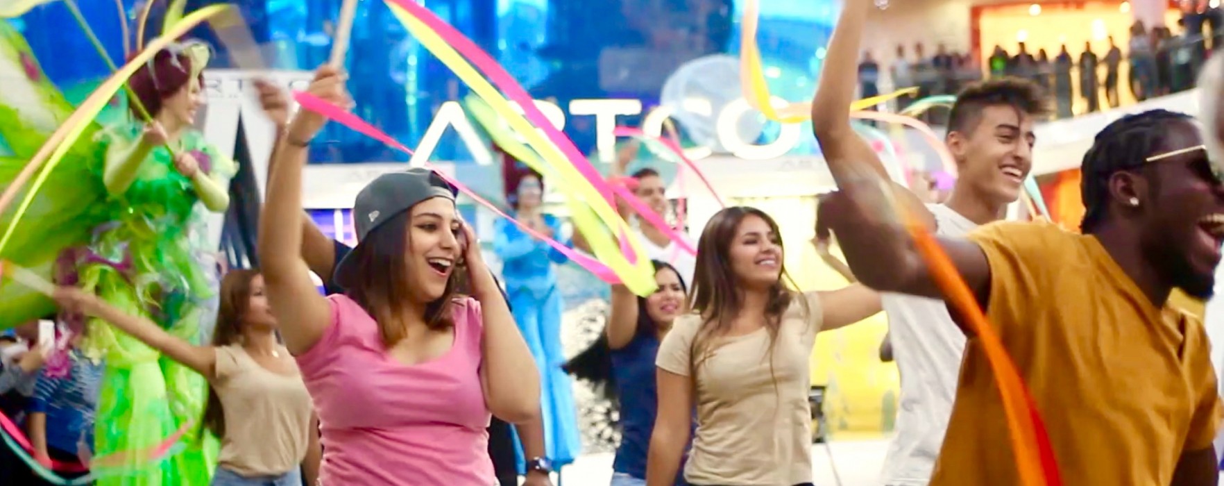 Un Flashmob Coloré, festif, joyeux et spectaculaire, by Nuances Market !