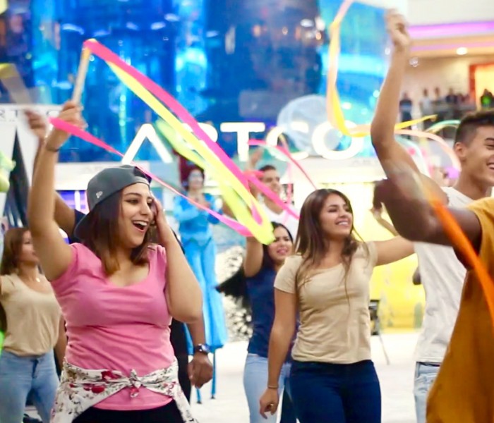 Un Flashmob Coloré, festif, joyeux et spectaculaire, by Nuances Market !